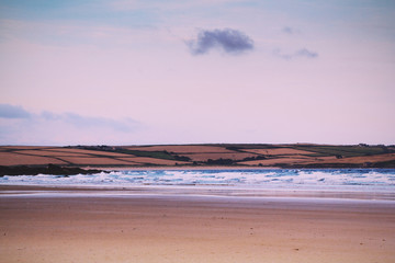 Obraz premium Early morning view over the beach at Polzeath Vintage Retro Filt
