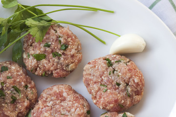 Dish of meatballs with garlic and parsley