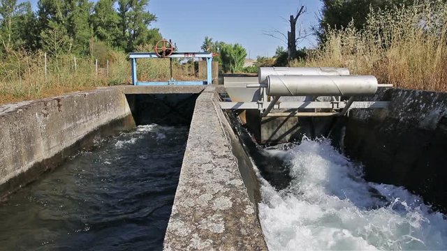 Sluice gate of an irrigation watercourse canal