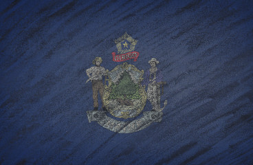 Naklejka premium Maine flag painted with colored chalk on a blackboard.
