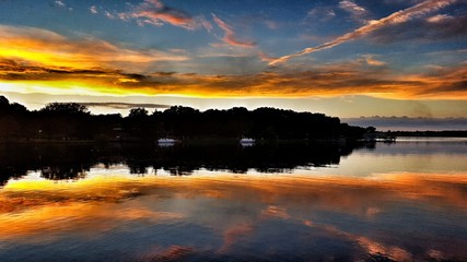 Lake sunset 09023