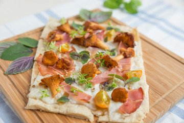 Eierschwammerl Flammkuchen
