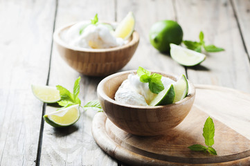 Fresh ice'cream with mint and lime - obrazy, fototapety, plakaty