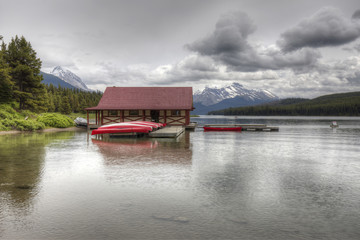 Fototapeta na wymiar Maligne Lake - Jasper National Park, Alberta, Canada