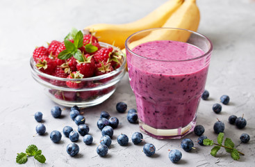 blueberries raspberry banana smoothie