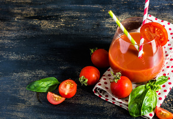 Glass of tomatoes juice © Anna Bogush