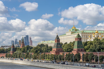 Москва, вид на Кремль и комплекс Москва-Сити с Москворецкого моста