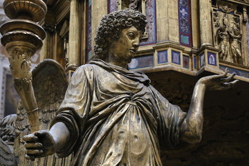 Statue d'ange dans la Basilique Sainte-Marie-Majeure à Rome