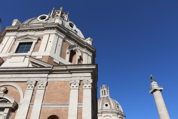 Eglise Santa Maria di Loreto et colonne de Trajan à Rome
