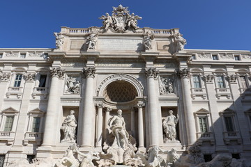 Fototapeta na wymiar Façade de la Fontaine de Trévi à Rome