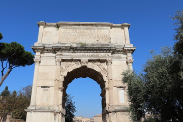 Fototapeta na wymiar Arc de Titus à Rome