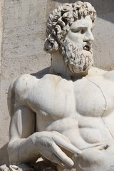 Fototapeta na wymiar Statue décorative des Musées du Capitole à Rome