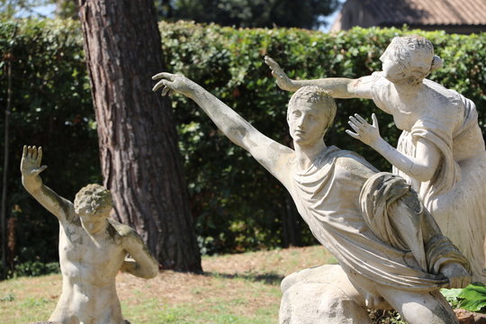 Statues du "Carré des Niobides" dans les jardins de la villa Médicis à Rome