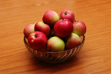 Apples in the basket on table