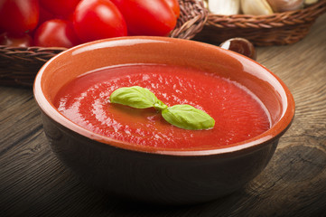  pot with tomato sauce and basil leaves