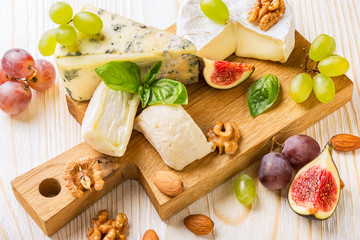 Cheese platter with figs, grapes and nuts