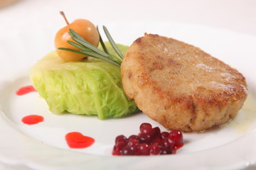 chicken on lettuce with Berry Sauce