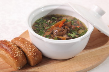 mushroom soup in Russian style