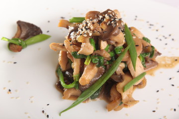 warm mushroom salad with meat