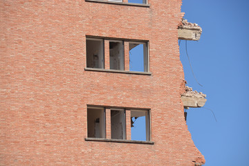 Fototapeta na wymiar edificio en demolición