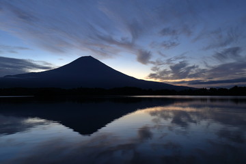 Obraz premium 富士山〜夜明前のリフレクション〜４