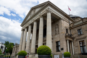 Fototapeta premium Portikus des Kurhauses in Wiesbaden, Hessen