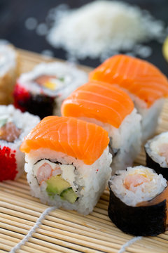 prepaing sushi rolls