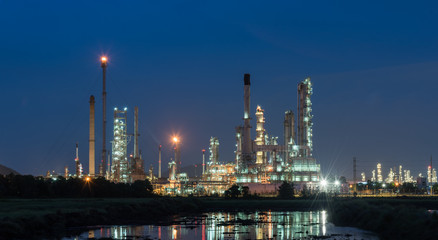 Obraz na płótnie Canvas Oil petrochemical refinery plant