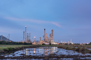 Fototapeta na wymiar Oil petrochemical refinery plant