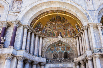 Naklejka premium Basilica of Saint Mark (828, 1094). Piazza San Marco, Venice.