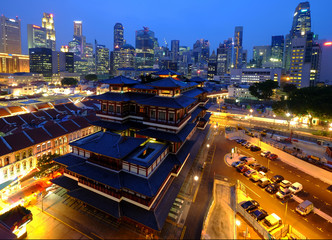 Fototapeta na wymiar Buddha Toothe Relic Temple in Chinatown in Singapore, with Singapore`s business district in the background.