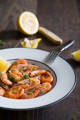 Boiled shrimp with lemon