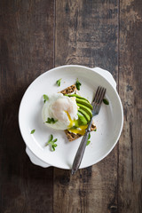 Crispy bread with avocado and poached egg