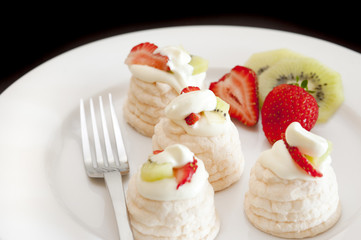 Meringue cones with fresh fruit