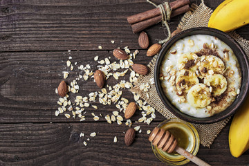 Obraz na płótnie Canvas organic oatmeal porridge in a bowl
