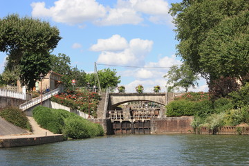 Naklejka premium Promenade fluviale à Moissac