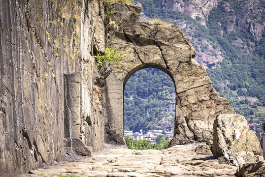 Roman road to the Gauls and its arch