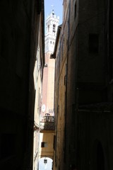 Narrow old alley to Torre del Mangia in Siena, Tuscany Italy 
