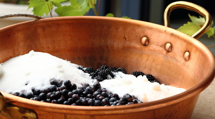 blackberry and raisins jam