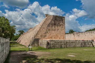 Fototapeta na wymiar Serpent Head. Chichen Itza archaeological site, Yucatan, Mexico.