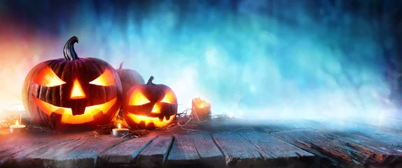 Rolgordijnen Halloween Pumpkins On Wood In A Spooky Forest At Night   © Romolo Tavani