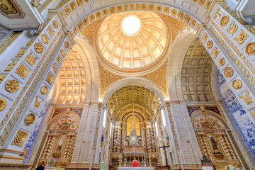 Fototapeta na wymiar Vista do interior da Igreja Nossa Senhora da Nazaré em Portugal 