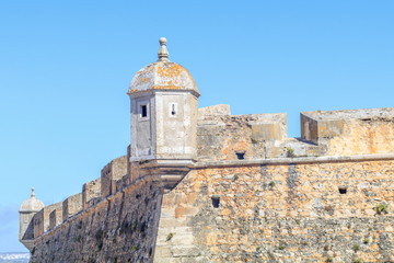 Vista das muralhas do forte de Peniche em Portugal