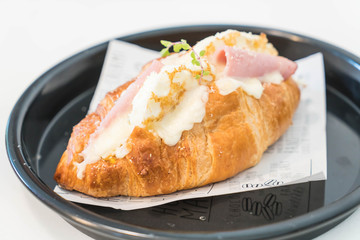 croissant ham cheese