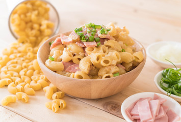 macaroni cheese and ham