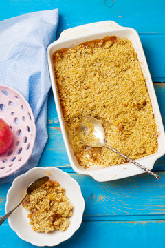 apple cramble with oat flakes