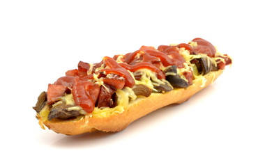 zapiekanka z kiełbasą