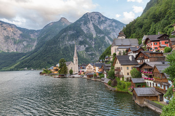 Fototapeta na wymiar Famous Hallstatt mountain village and alpine lake, Austrian Alps