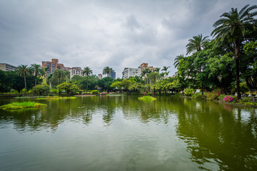 Fototapeta premium Pond at Zhongshan Park, in Taipei, Taiwan.
