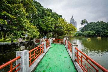 Fototapeta na wymiar Walkway and pond at Zhongshan Park, in Taipei, Taiwan.